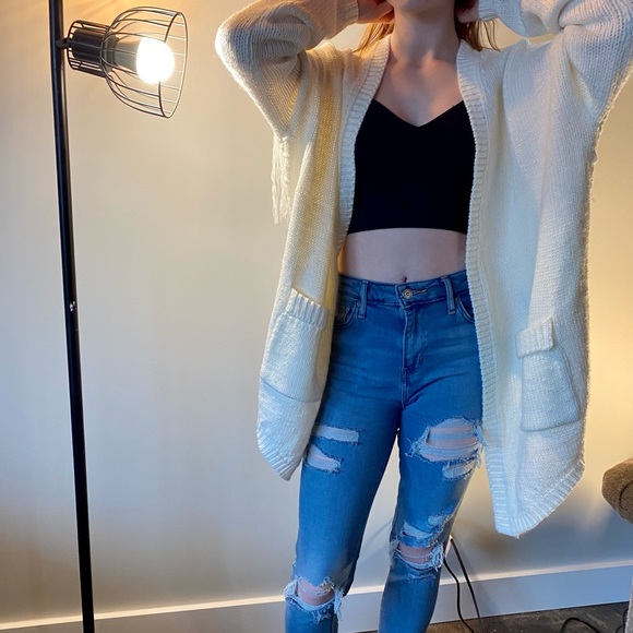 ‼️SOLD‼️ White Oversized Cardigan - Picture 2 of 3